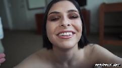 Kaitlyn katsaros mostra seu corpo sexy enquanto leva um tapa