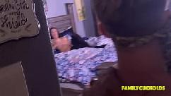 Pai traz filho para o quarto dos pais para foder a mãe sheena ryder